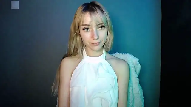 LuciaYoung online show from December 22, 7:47 pm