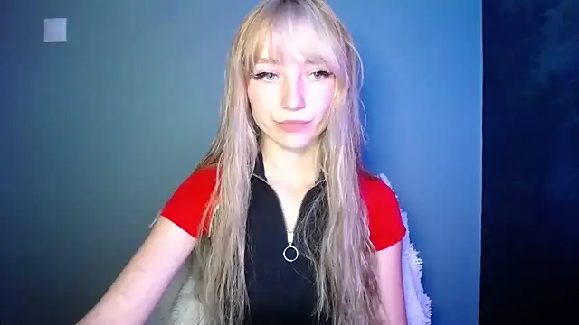Snapshot of LuciaYoung chatting on September 14, 6:52 pm LuciaYoung online show from September 14, 6:52 pm