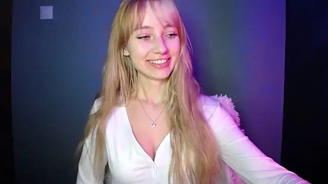 Snapshot of LuciaYoung chatting on October 8, 6:19 pm LuciaYoung online show from October 8, 6:19 pm