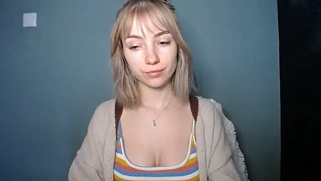 LuciaYoung online show from February 20, 1:46 pm