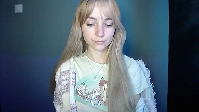 Snapshot of LuciaYoung chatting on September 29, 6:35 pm LuciaYoung online show from September 29, 6:35 pm