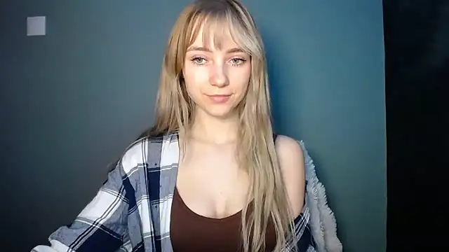 LuciaYoung online show from February 2, 8:08 pm