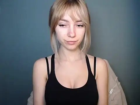 LuciaYoung online show from February 9, 7:39 am