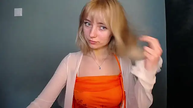 LuciaYoung online show from March 5, 1:19 pm