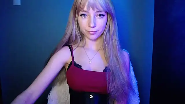 Snapshot of LuciaYoung chatting on October 24, 6:34 am LuciaYoung online show from October 24, 6:34 am