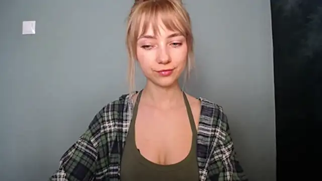 LuciaYoung online show from March 12, 7:45 am