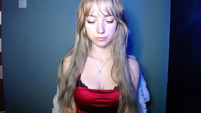 Snapshot of LuciaYoung chatting on October 17, 12:29 pm LuciaYoung online show from October 17, 12:29 pm