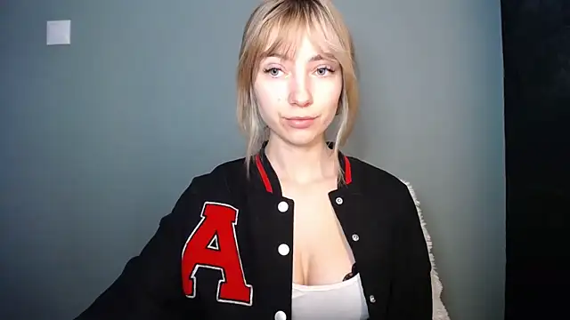 LuciaYoung online show from February 12, 7:41 am