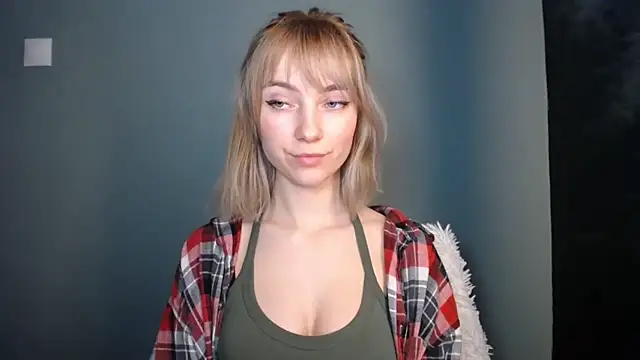 LuciaYoung online show from February 23, 8:09 pm