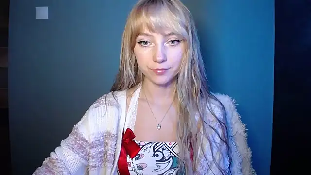 Snapshot of LuciaYoung chatting on October 4, 6:20 pm LuciaYoung online show from October 4, 6:20 pm