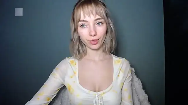 LuciaYoung online show from February 18, 1:18 pm