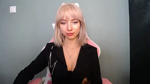 LuciaYoung online show from March 21, 7:53 am