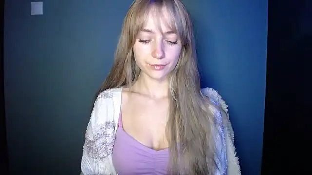 Snapshot of LuciaYoung chatting on October 15, 6:27 pm LuciaYoung online show from October 15, 6:27 pm