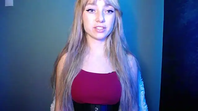 Snapshot of LuciaYoung chatting on October 23, 6:28 pm LuciaYoung online show from October 23, 6:28 pm