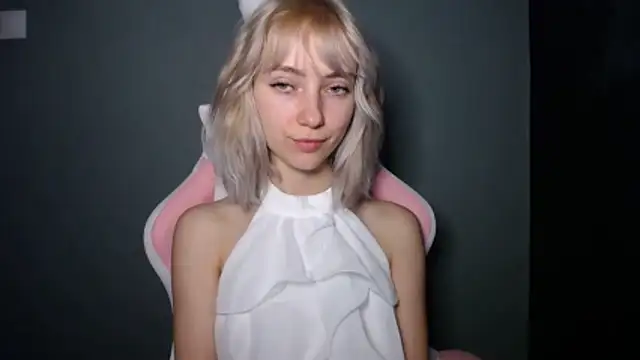 LuciaYoung online show from March 22, 8:32 pm