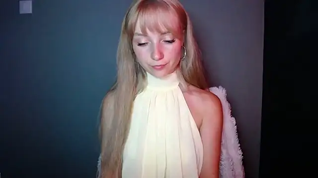 Snapshot of LuciaYoung chatting on September 10, 2:27 pm LuciaYoung online show from September 10, 2:27 pm