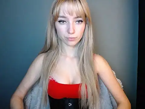 Snapshot of LuciaYoung chatting on November 21, 1:10 pm LuciaYoung online show from November 21, 1:10 pm