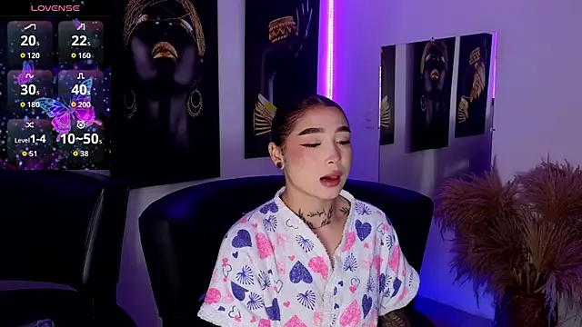  brenna hanson online show from November 19, 7:25 pm