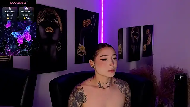  brenna hanson online show from November 7, 7:07 pm