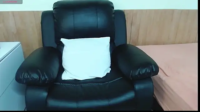Issa Km  online show from February 15, 7:38 am