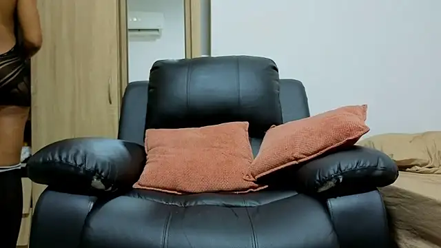 Issa Km  online show from January 7, 11:54 pm