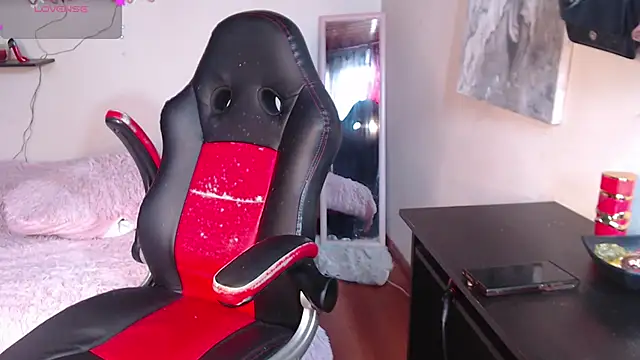 MissDennise online show from October 24, 5:23 pm