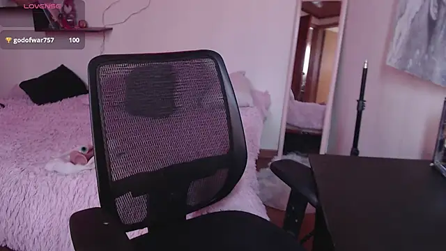 MissDennise online show from April 4, 4:24 pm