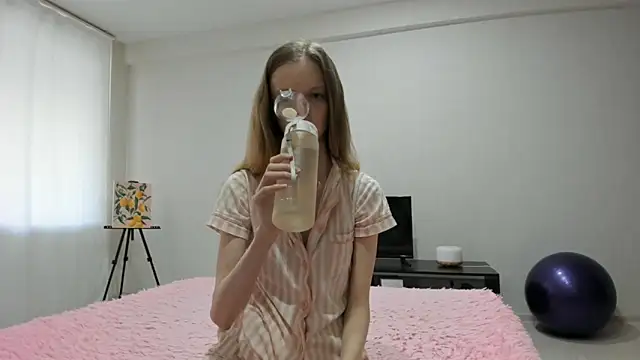 Snapshot of CarolHowward chatting on October 21, 4:12 am CarolHowward online show from October 21, 4:12 am