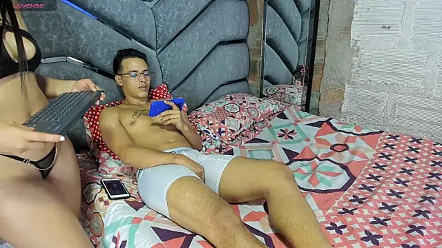 Latinos couples online show from January 29, 5:19 am