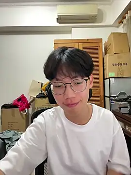 Snapshot of hihi0169 chatting on February 12, 1:22 pm hihi0169 online show from February 12, 1:22 pm