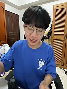 Snapshot of hihi0169 chatting on February 16, 2:37 pm hihi0169 online show from February 16, 2:37 pm