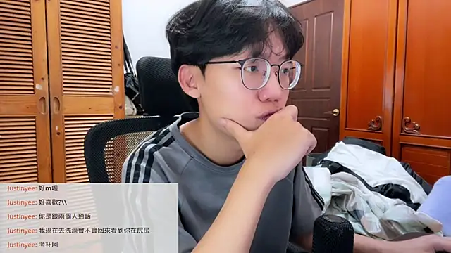 Snapshot of hihi0169 chatting on February 17, 4:04 pm hihi0169 online show from February 17, 4:04 pm