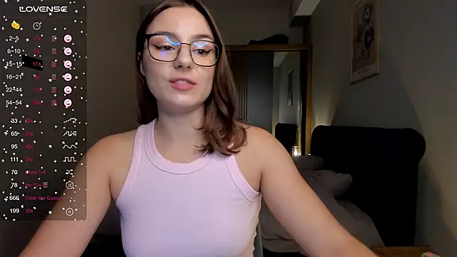 ThreeshaWhite online show from November 15, 6:50 am