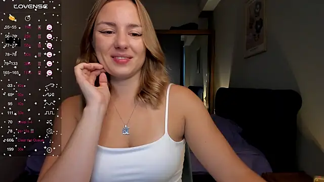 Snapshot of ThreeshaWhite chatting on September 22, 4:07 am ThreeshaWhite online show from September 22, 4:07 am