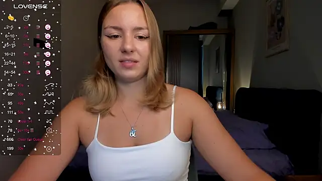 Snapshot of ThreeshaWhite chatting on September 17, 4:14 am ThreeshaWhite online show from September 17, 4:14 am