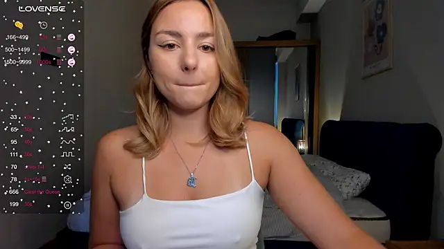 Snapshot of ThreeshaWhite chatting on September 14, 6:36 am ThreeshaWhite online show from September 14, 6:36 am