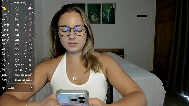 ThreeshaWhite online show from May 14, 5:37 am