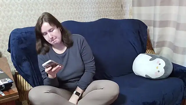 Snapshot of franceska_blue chatting on October 4, 9:11 am franceska blue online show from October 4, 9:11 am