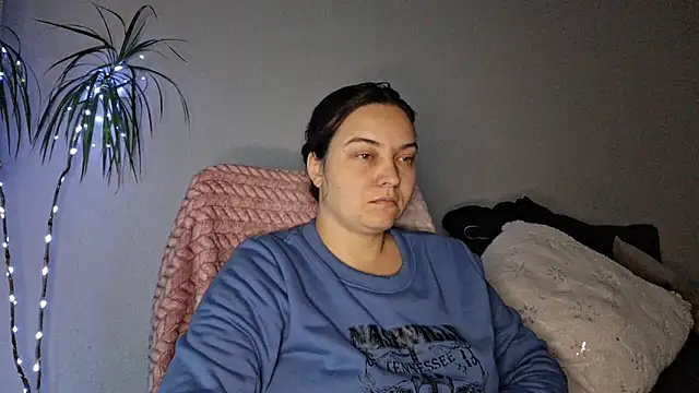 Snapshot of Cyndee_Winter chatting on December 15, 8:14 pm Cyndee Winter online show from December 15, 8:14 pm