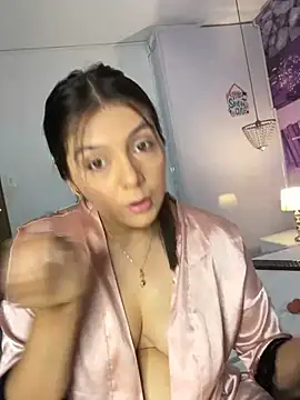 Snapshot of SamaraLincolnn chatting on May 7, 5:27 pm SamaraLincolnn online show from May 7, 5:27 pm