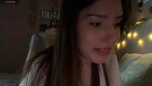 Snapshot of Anisawithlove chatting on April 19, 10:27 am Anisawithlove online show from April 19, 10:27 am