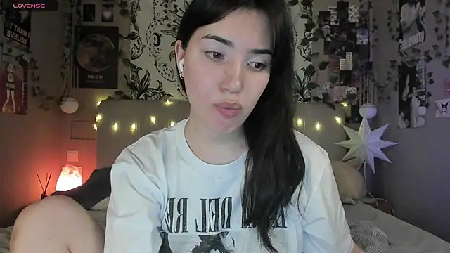 Anisawithlove online show from March 10, 4:25 pm