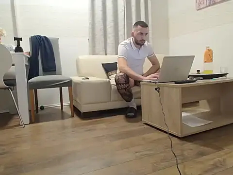 Snapshot of HungarianVersdad chatting on November 12, 3:10 am HungarianVersdad online show from November 12, 3:10 am