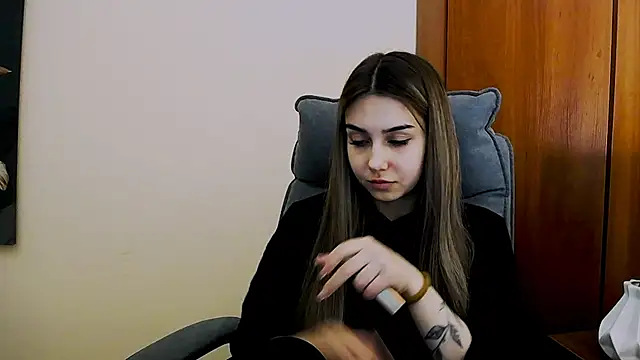 Lili magic online show from March 20, 1:04 pm