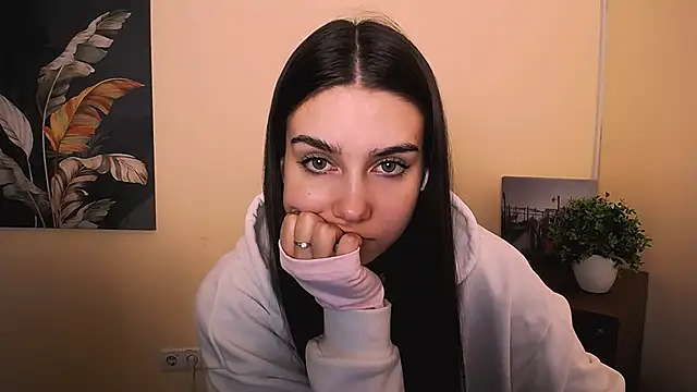 Lili magic online show from September 20, 1:05 pm