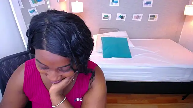 Snapshot of kiara_evanss chatting on March 20, 2:19 am kiara evanss online show from March 20, 2:19 am