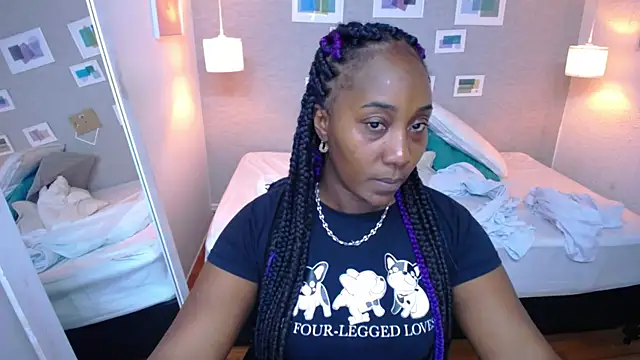 Snapshot of kiara_evanss chatting on February 18, 8:14 pm kiara evanss online show from February 18, 8:14 pm