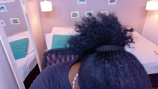 kiara evanss online show from October 29, 3:00 pm