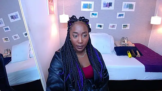 Snapshot of kiara_evanss chatting on March 6, 8:37 pm kiara evanss online show from March 6, 8:37 pm
