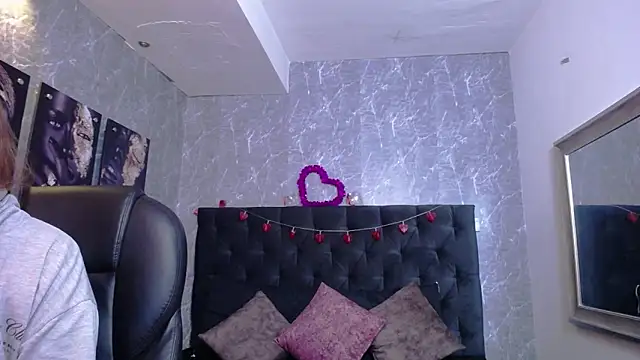 emma  smith1 online show from September 10, 9:08 am